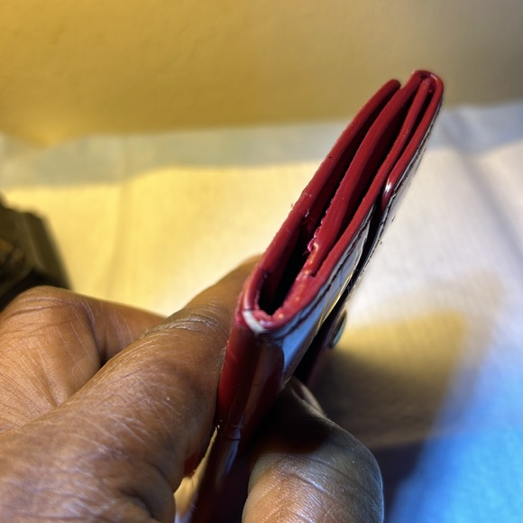 Louis Vuitton
Louis Vuitton Red Monogram Vernis Ludlow Wallet - Picture 5 of 10